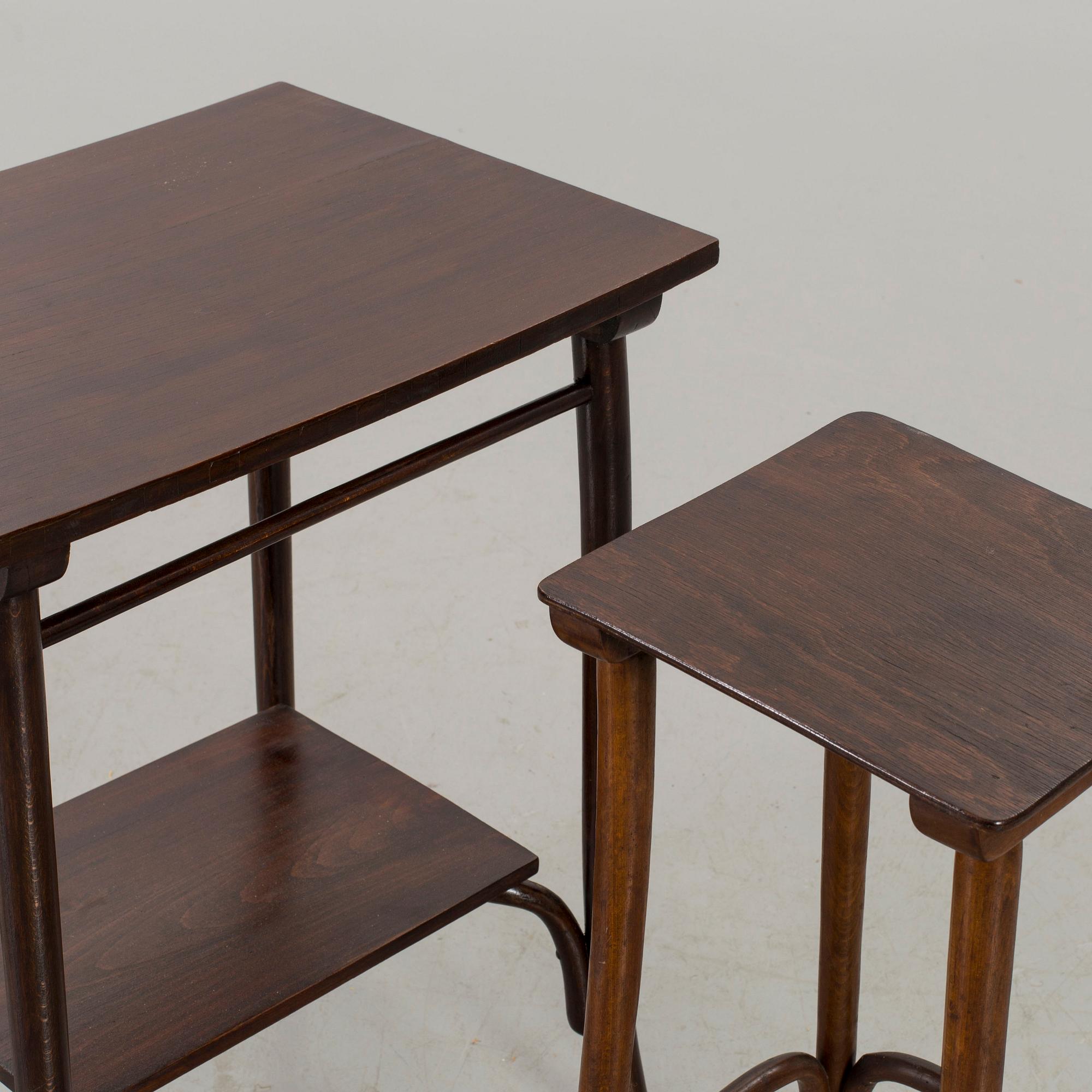 BORD, 2 st, stämplade Thonet.