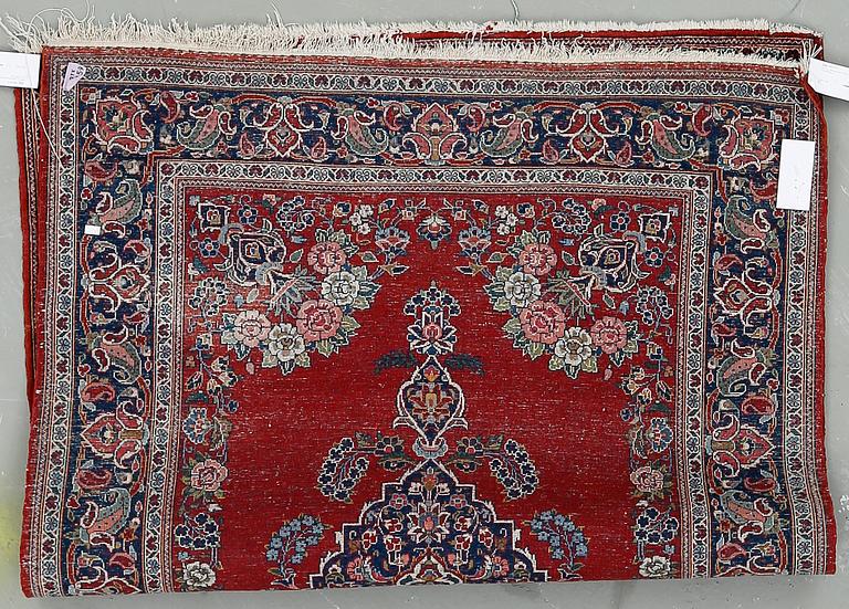 MATTA, old/semiantik Ghom. Ca 153x106 cm.