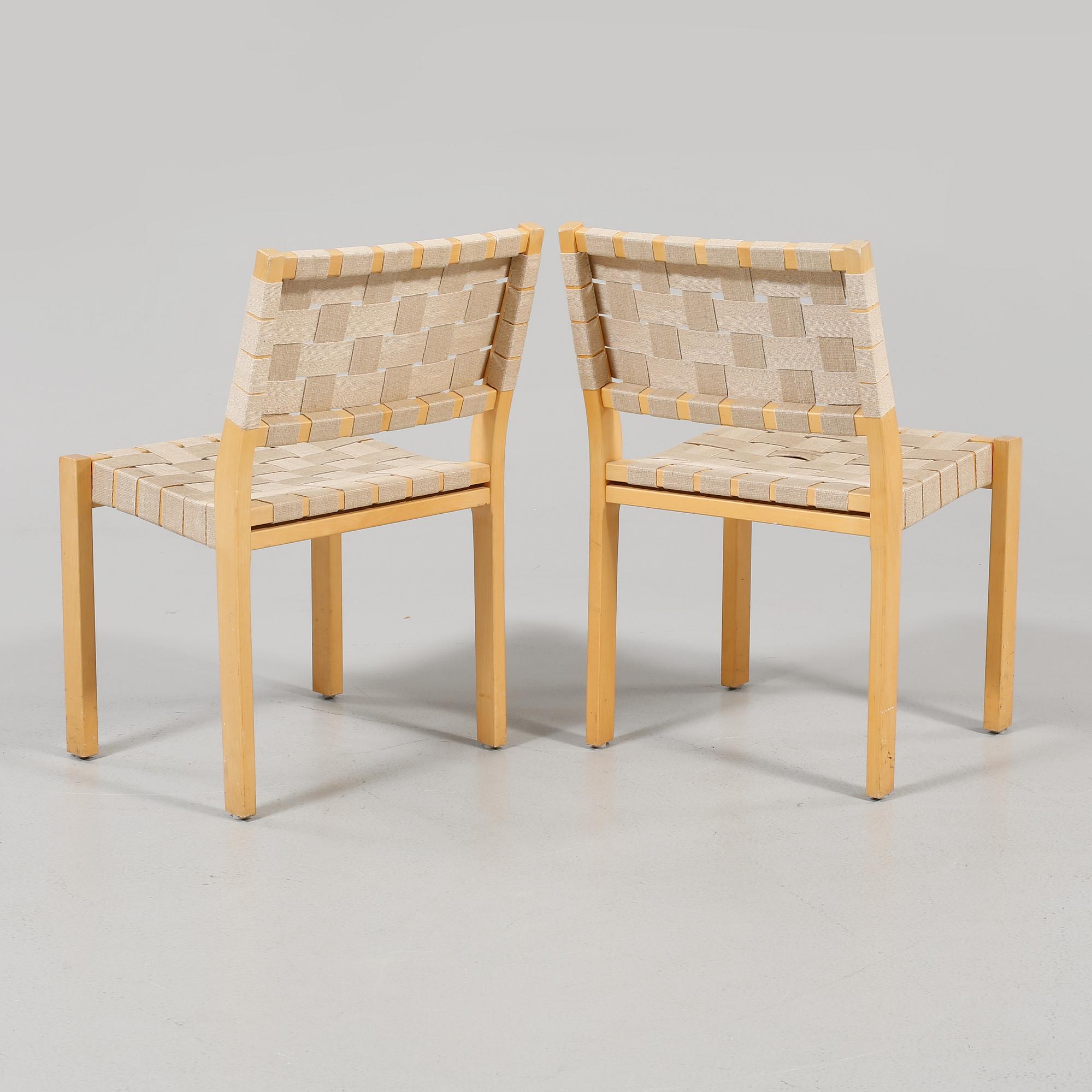 STOLAR, ett par, modell 611, Alvar Aalto, Artek, 1900-talets slut.
