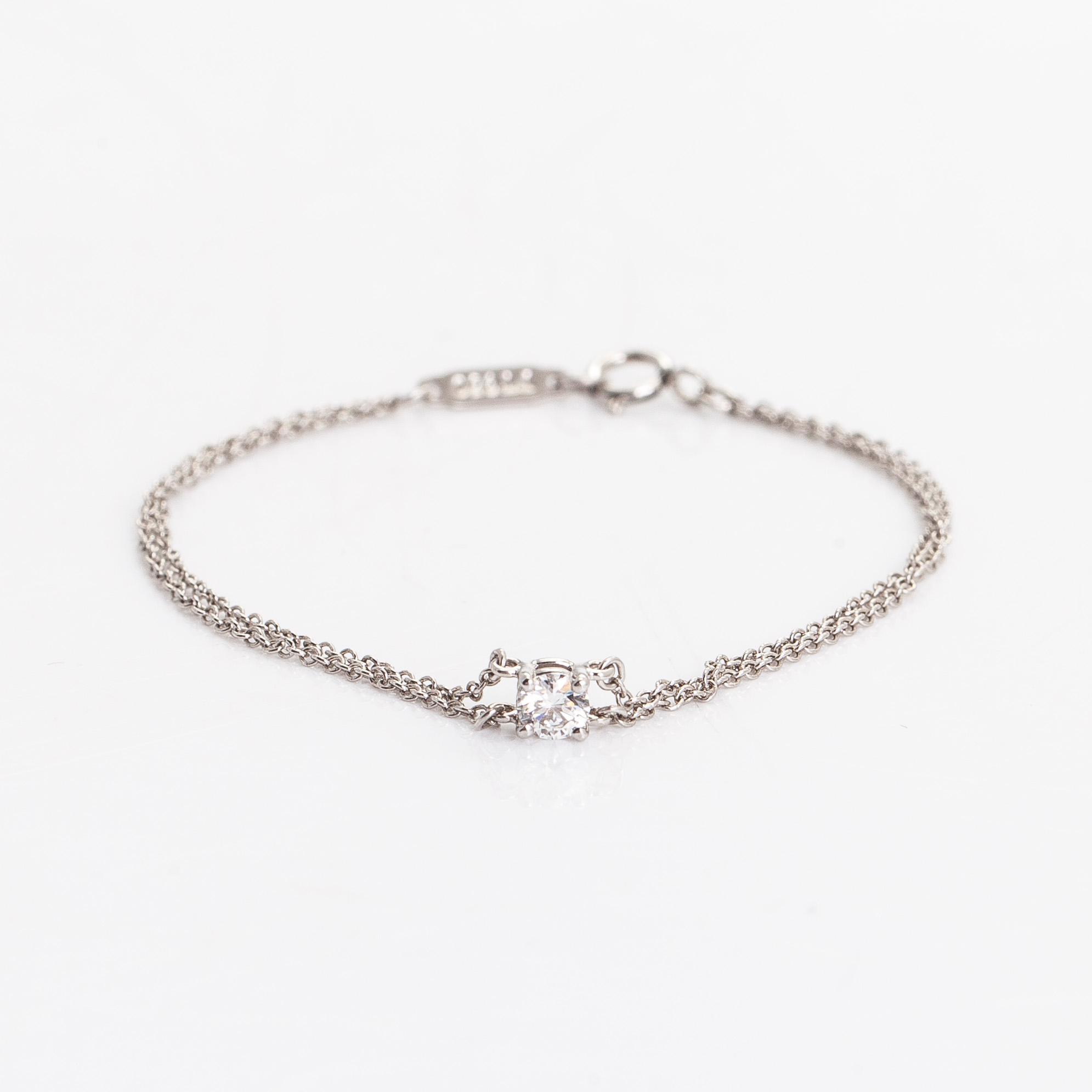 Tiffany & Co, rannekoru, platinaa ja briljanttihiottu timantti.