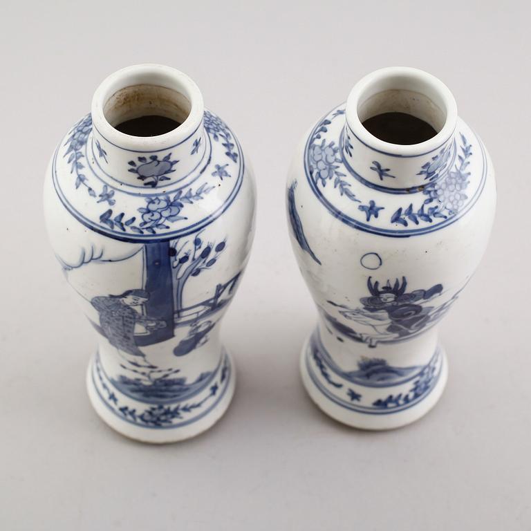 VASER, 1 par, porslin, Kina, sannolikt 1800-tal.