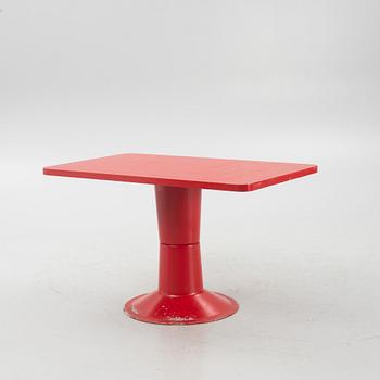 Yrjö Kukkapuro, a dining table and four chairs, "Saturnus", Haimi, Finland, 1970's.