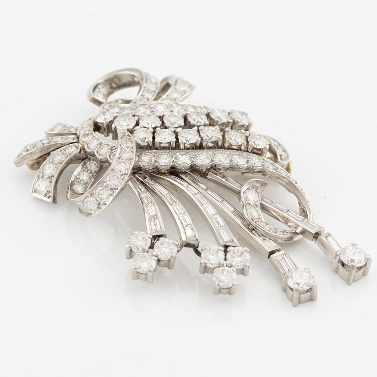 A platinum brooch with round brilliant and baguette-cut diamonds.