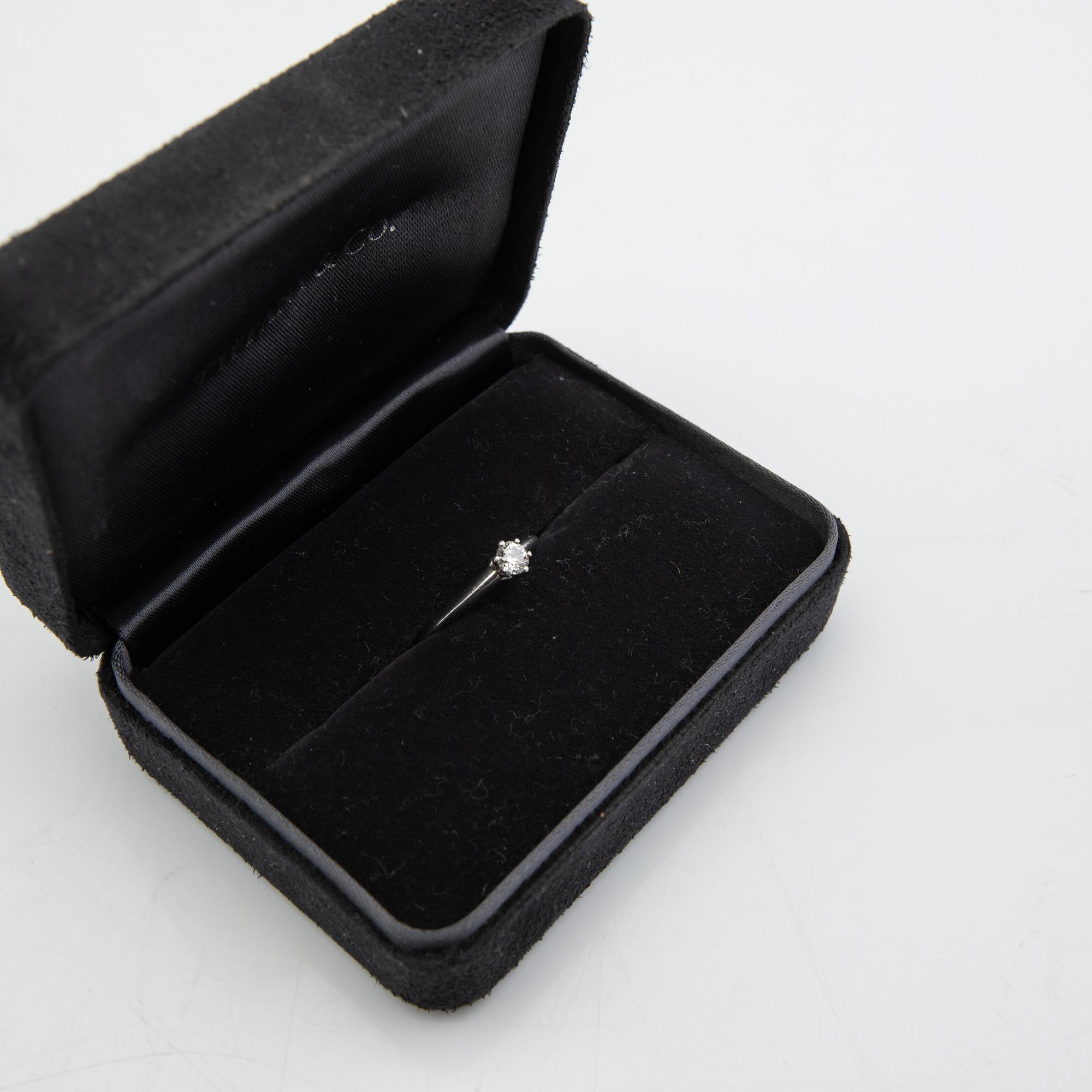 Tiffany & Co, ring, platina med briljantslipad diamant.