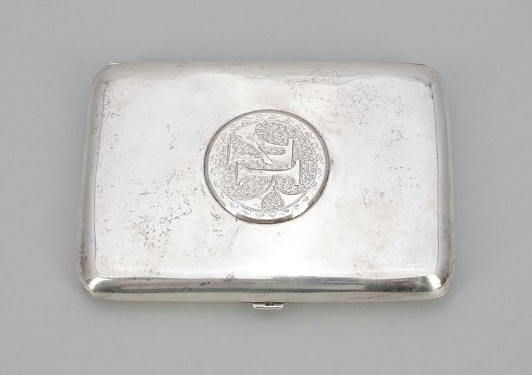 CIGARETTETUI, silver, svenska importstämplar, omkring 1920. Tot vikt ca 161g.