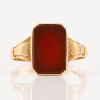 Ring 18K gold with carnelian.