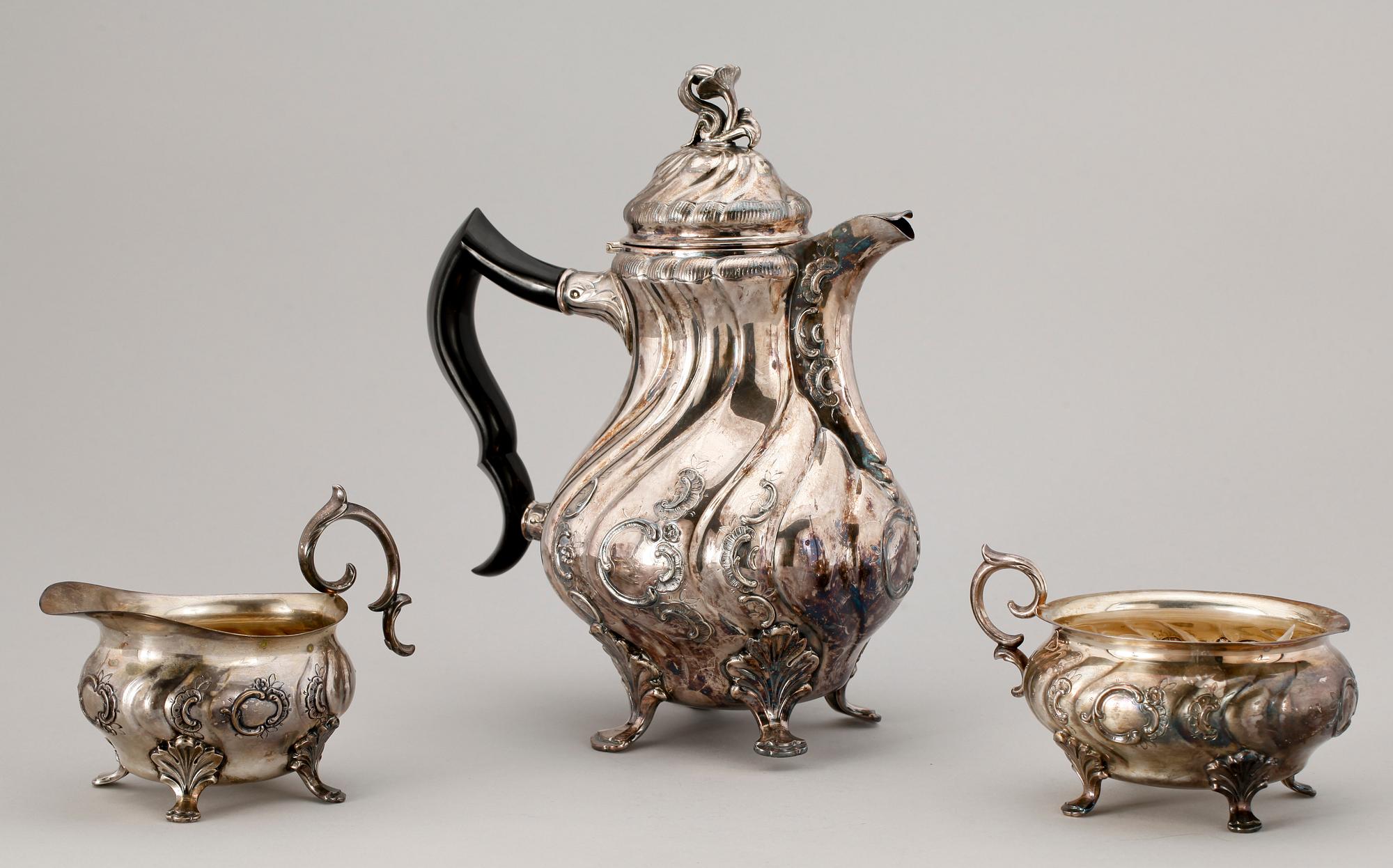 KAFFESERVIS, 3 delar, silver, rokokostil, CG Hallberg, Stockholm 1950. Tot ca 1208 gram.