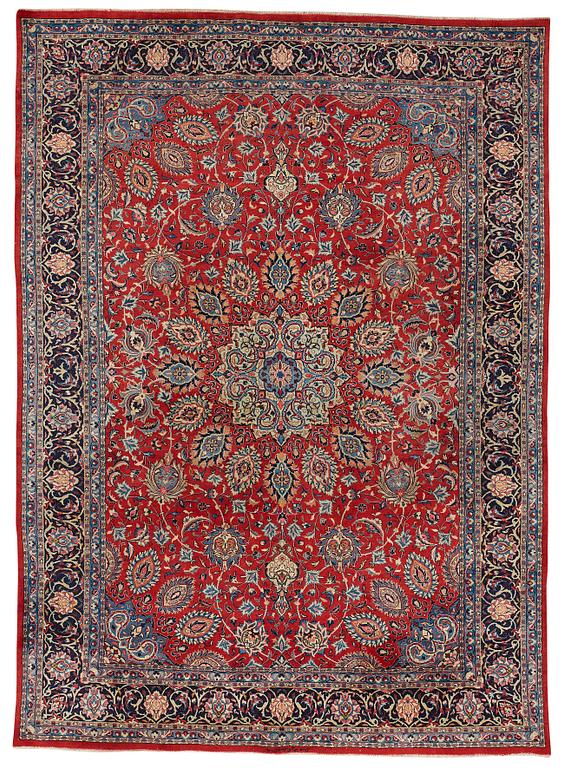 Matto, a semi-antique/an old Persian, probably a Qazvin, ca 345-349 x 251,5-253 cm.