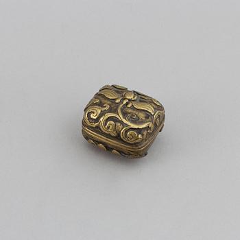 Two bronze boxes with covers, including Qing dynasty.