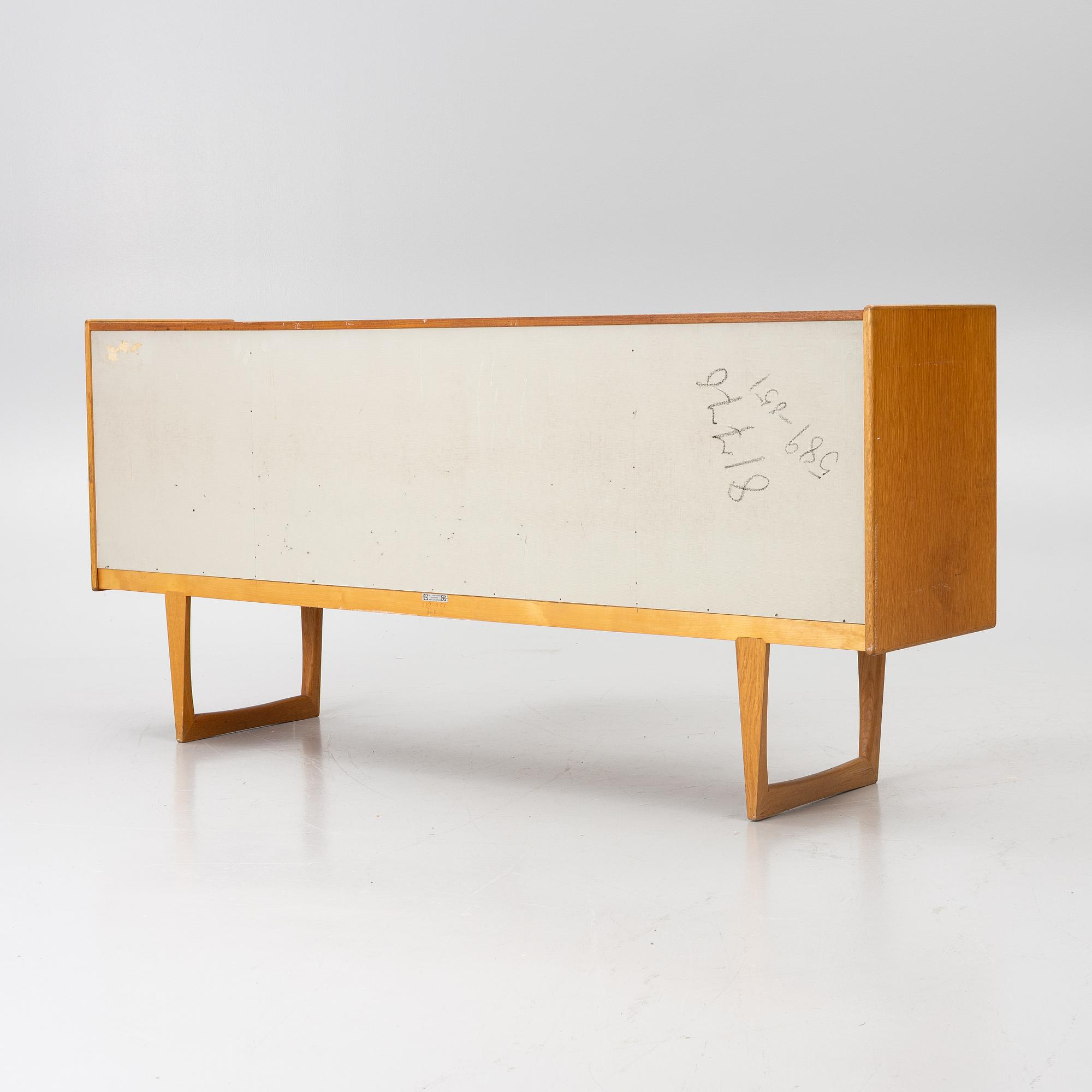 Yngvar Sandström, Sideboard, "Tokyo", ur Trivia-serien, Nordiska Kompaniet, 1900-talets andra hälft.