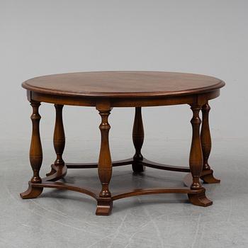 SVEN THORESEN & TORGNY ROLLOF, A mahogany coffee table, Nordiska Kompaniet, 1940.