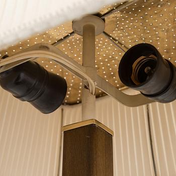 Paavo Tynell, A mid 20th century '5066' desk lamp for Taito Oy, Finland.