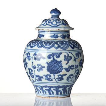 A blue and white jar, Ming dynasty, Jiajing (1522-1566).