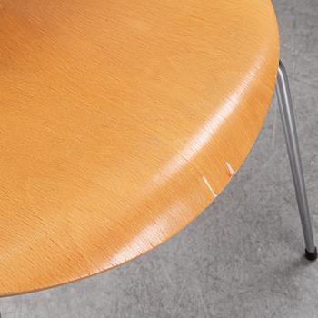 ARNE JACOBSEN, four 'Sjuan' chairs, for Fritz Hansen, Denmark, 1979.