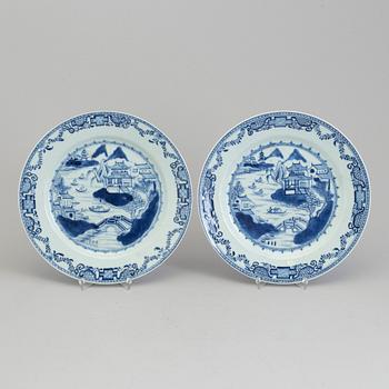 A pair of blue and white export porcelain dishes, Qing dynasty, Qianlong (1736-95).