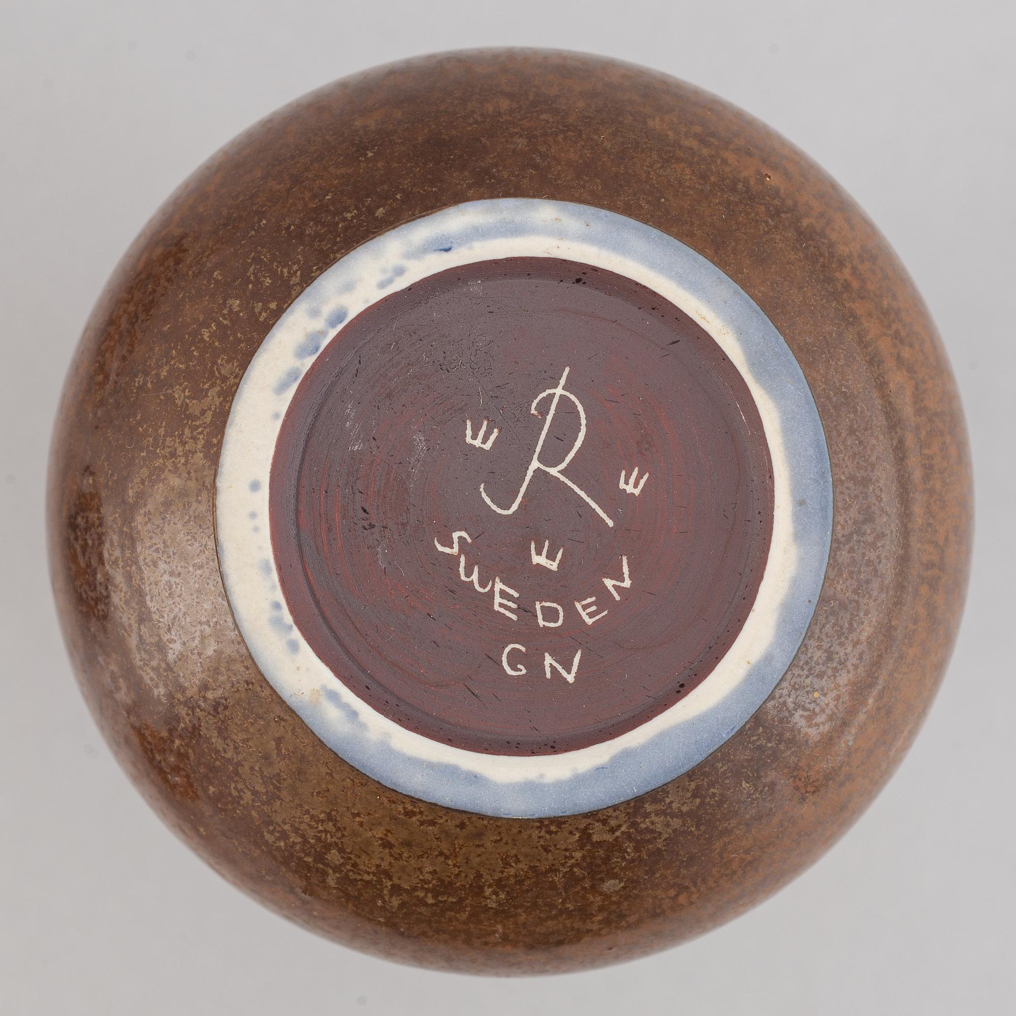 Gunnar Nylund, a set of two stoneware jugs, a bowl and a vase, Rörstrand, 1940's.