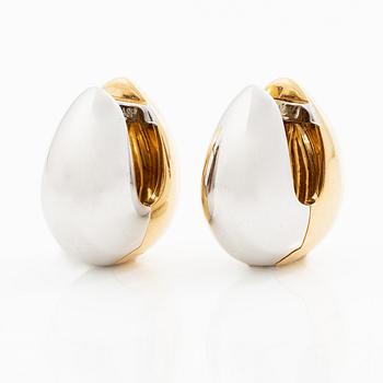 Ett par örhängen 18K guld och vitguld.