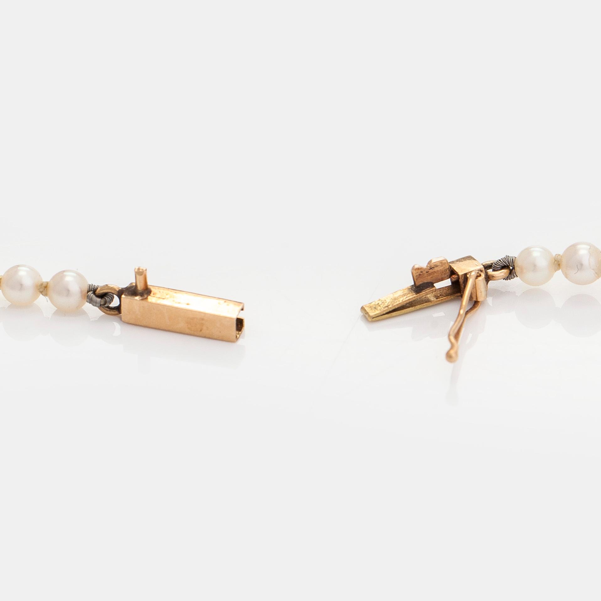 A graduated cultured pearl necklace, clasp in 14K gold.