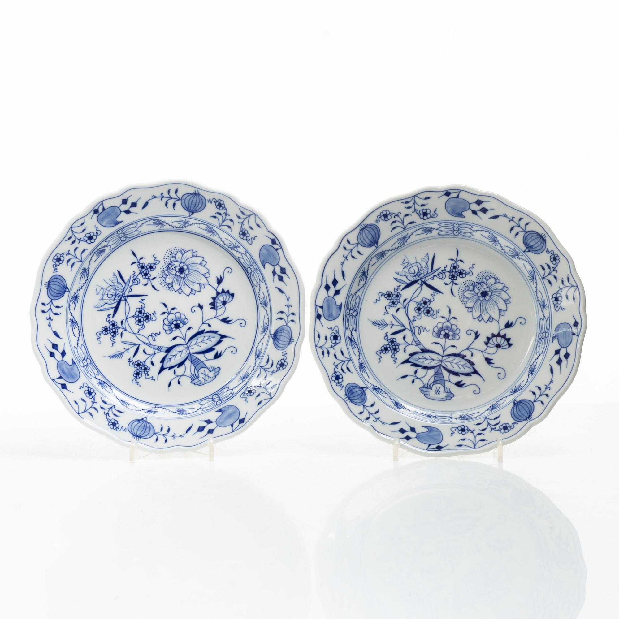 Meissen, Dinner service components, 9 pcs, “Onion Pattern”, Germany, 20th century.