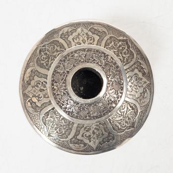 Ljusstakar ett par, silver, persiska, 1900-talets första hälft. Totalvikt 215 gram.