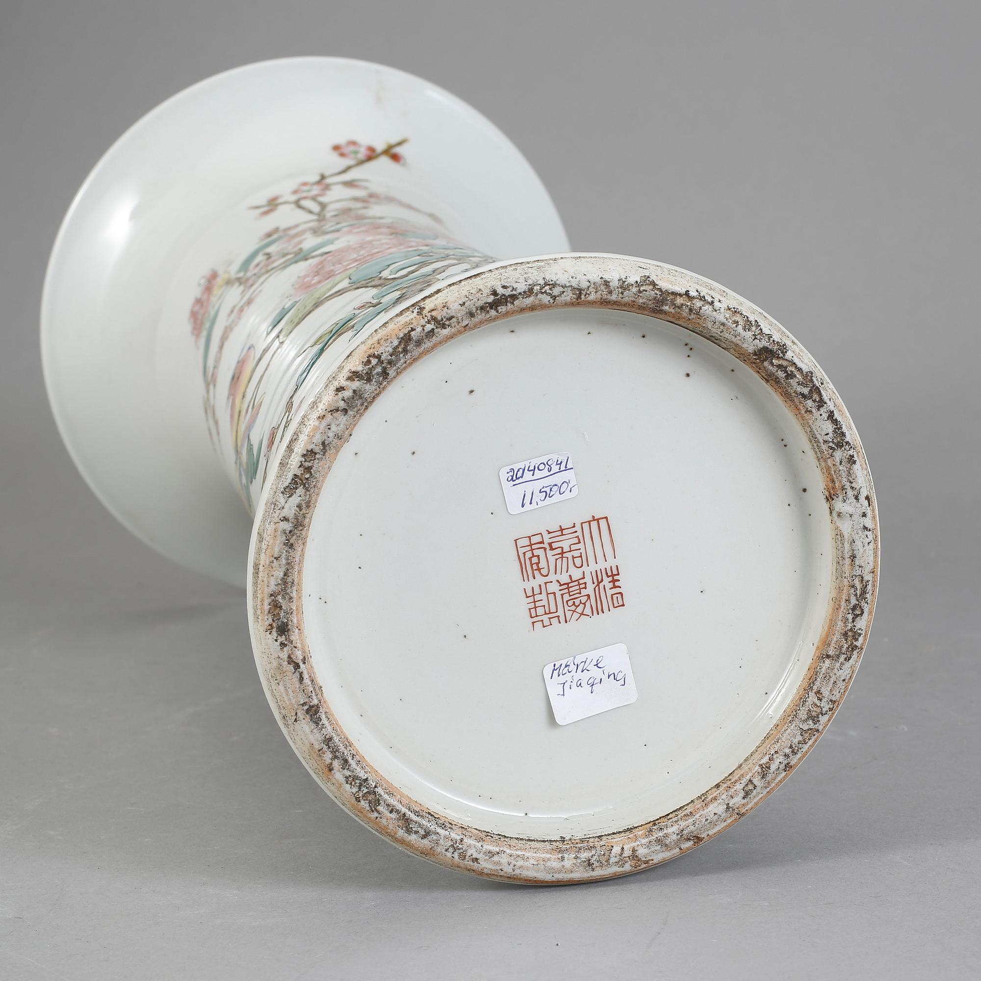 VAS, porslin, Kina, bär Jiaqings märke.