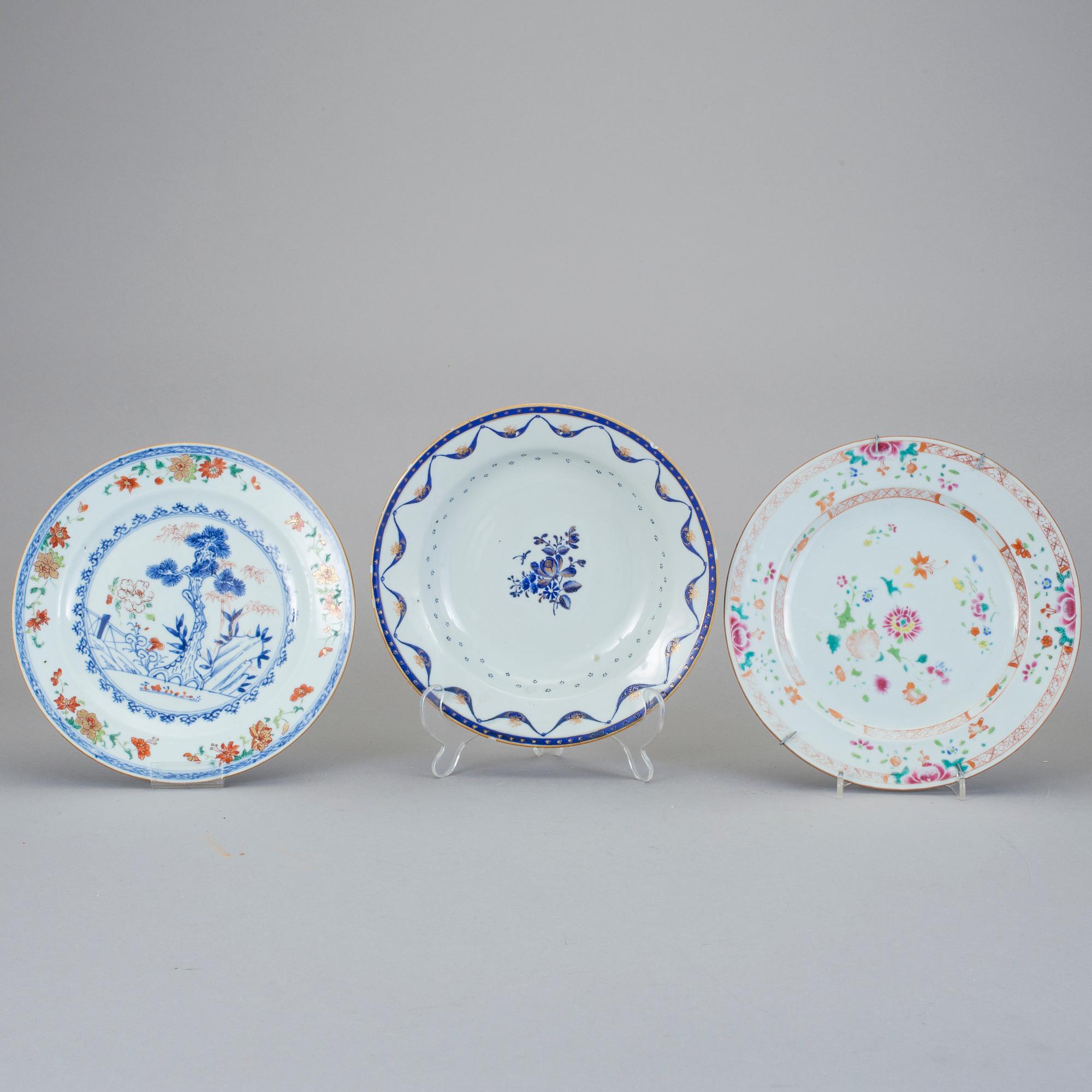TALLRIKAR, 3 stycken, kompaniporslin, Kina, Qianlong (1736-95).