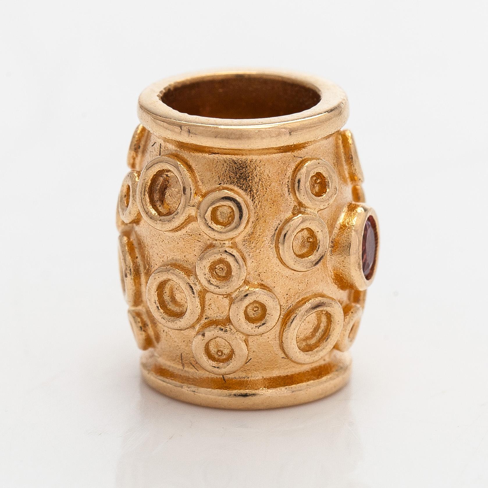 Kalevala Koru, riipus, viistehiottu turmaliini, 14 karaatin kultaa, 2003.