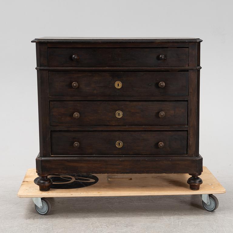 An end of the 19th Century chest of drawers.