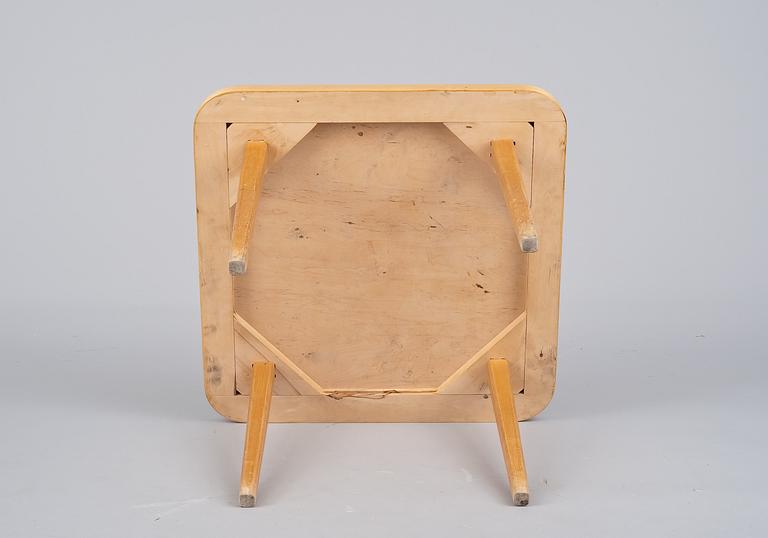 Aino Aalto, A TABLE.