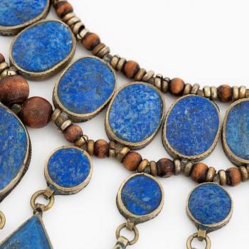 Necklace in white metal with blue and brown stone.