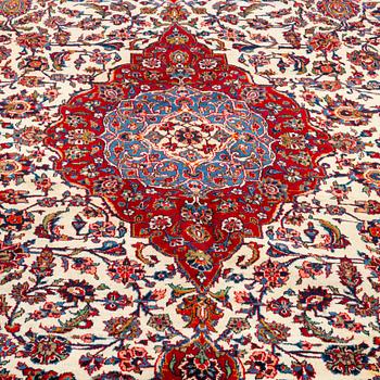 A CARPET, Kashan, ca 374 x 263 cm.