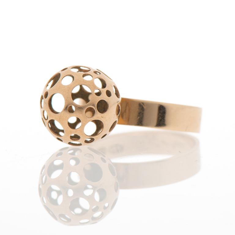 LIISA VITALI, RING and EARRINGS, 14K gold. Westerback, Helsinki Finland 1962.