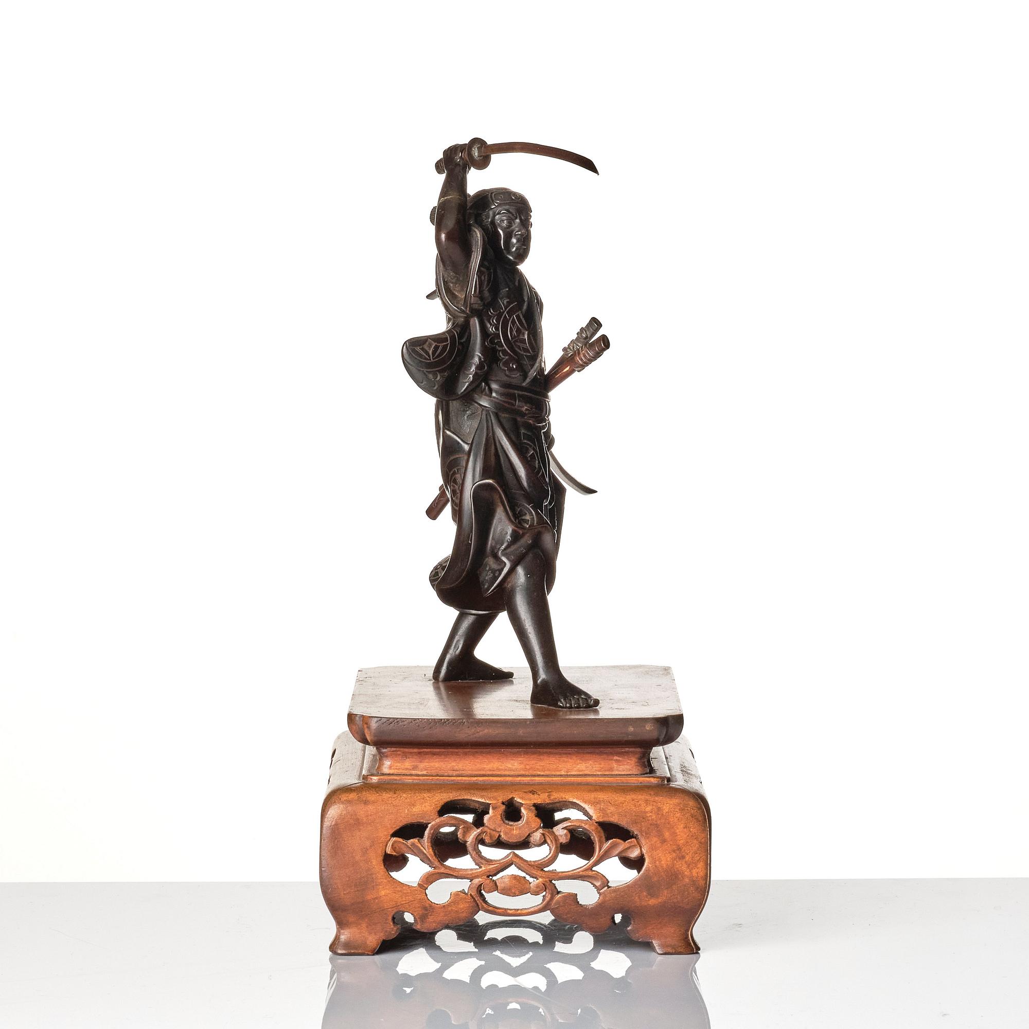 Skulptur, brons. Japan, troligen Taisho eller senare. Signerad.