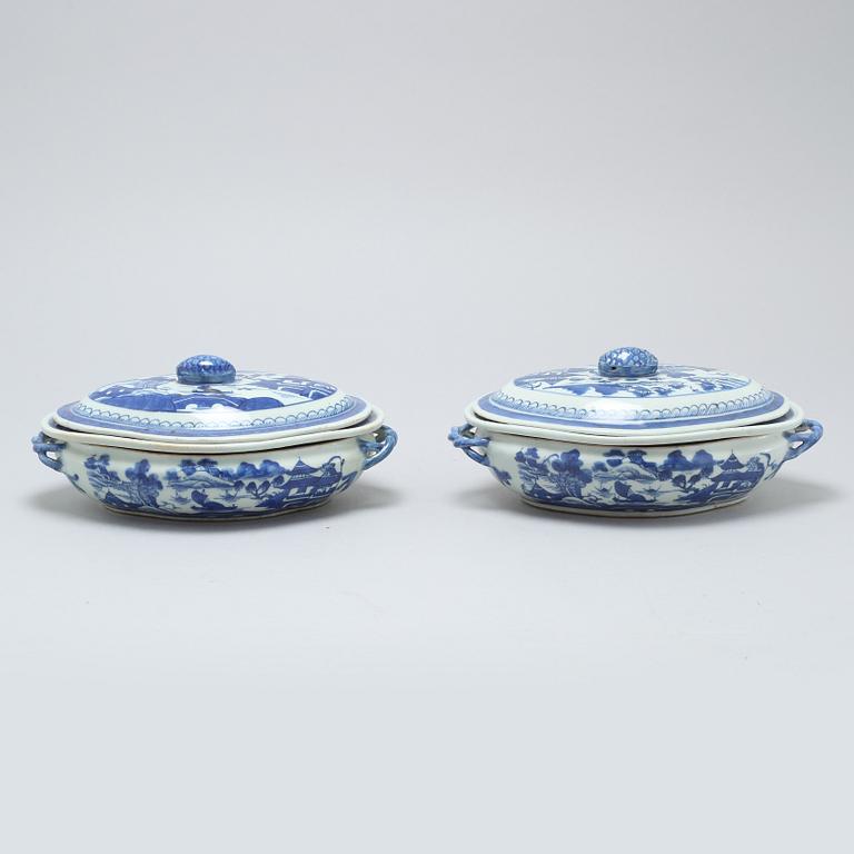 Two porcelain tureens from China, Jiaqing (1796-1820).