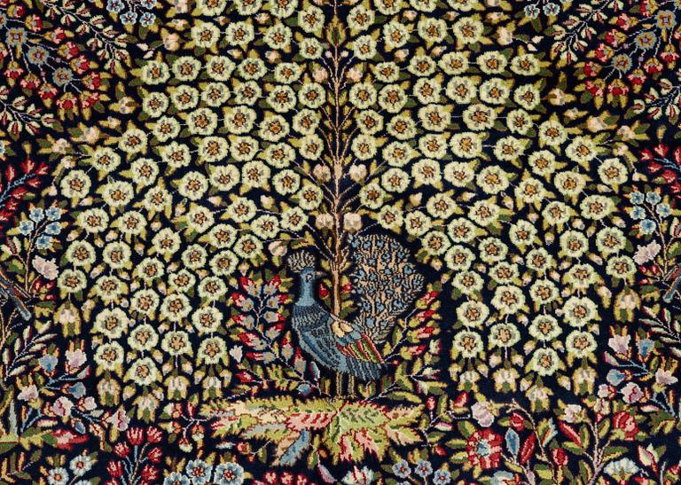 Matta, Kirman, ca 390 x 290 cm.