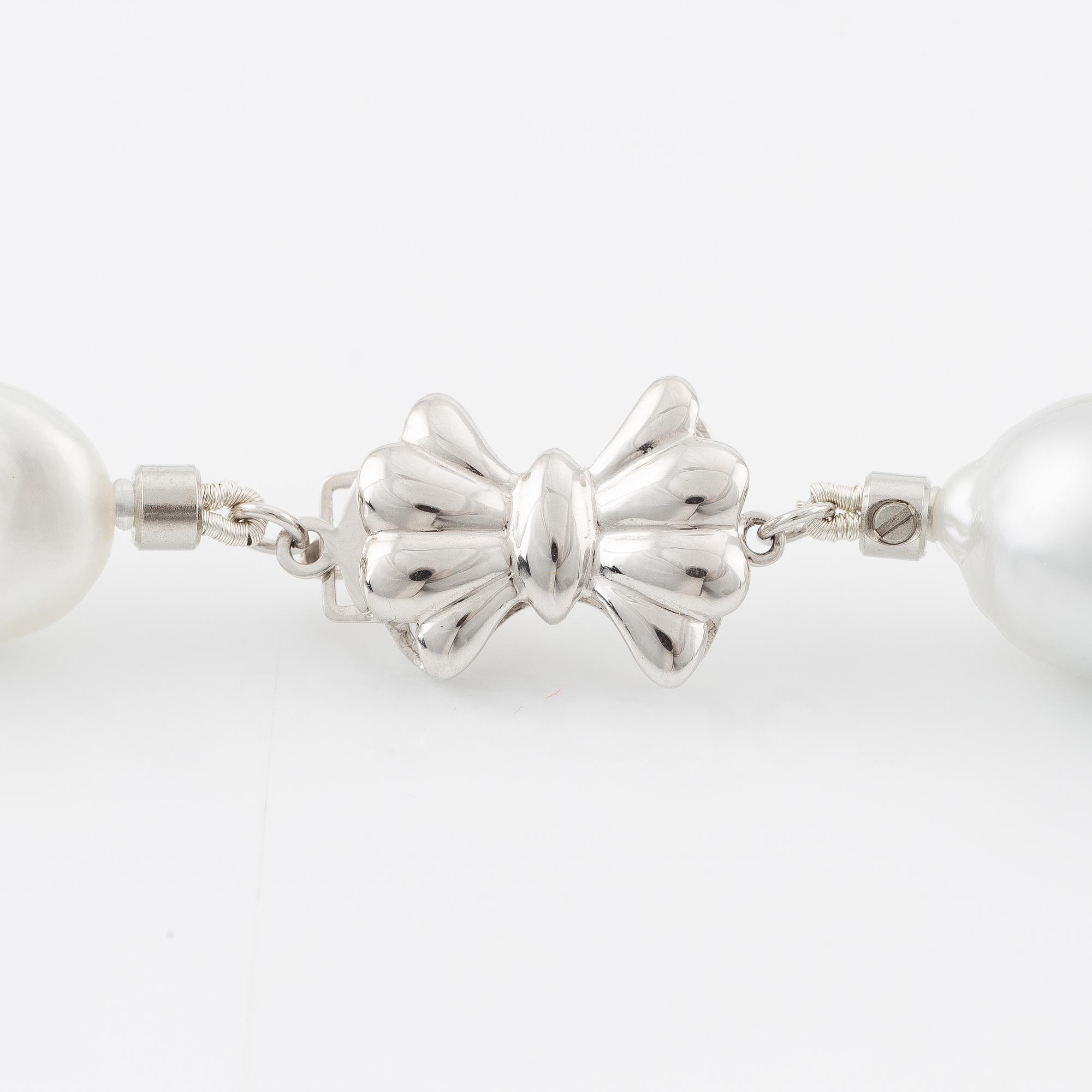 Necklace, 14K white gold with cultured South Sea pearls.