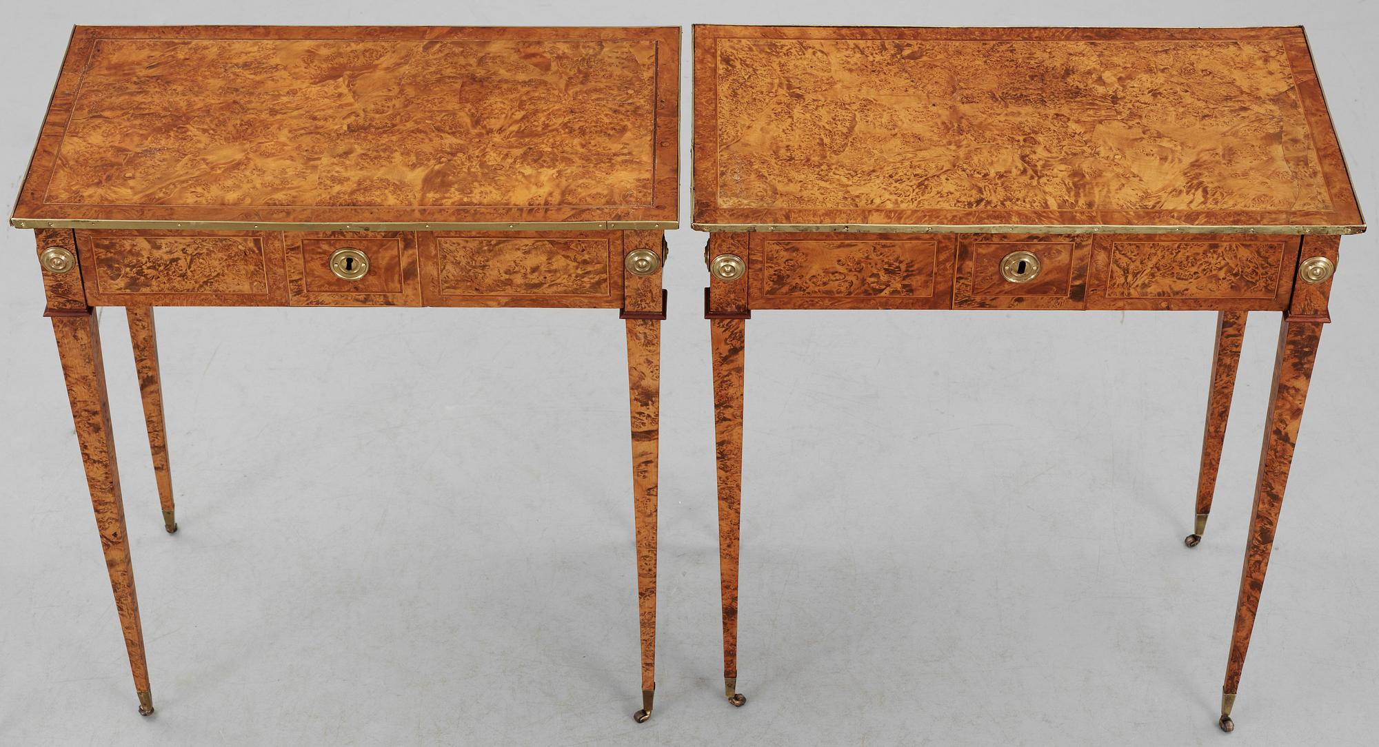 BORD, ett par, av Anders Lundelius 1785 (mästare i Stockholm 1778-1823). Gustavianska.