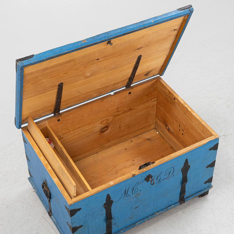 Chest, folk art, 19th century.