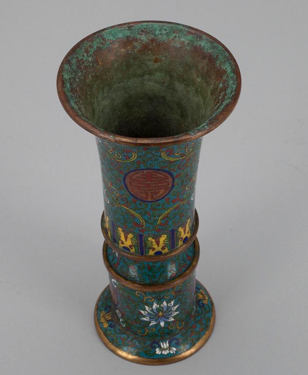 VAS, Cloisonne emalj, Kina 1910-1930, signerad Lao Tian Li.