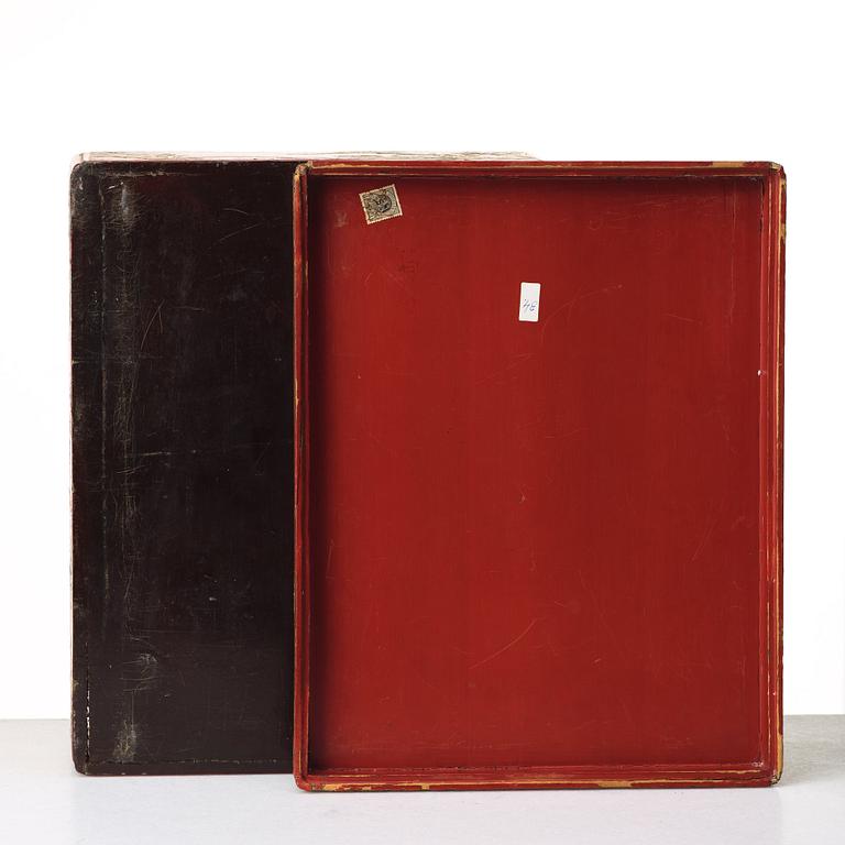 A red lacquered box with cover, Qing dynasty, 19th Century.