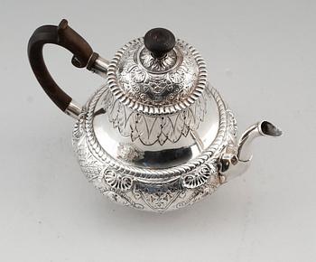 TEKANNA, silver, 1800-talets första del. Vikt ca 274 g.