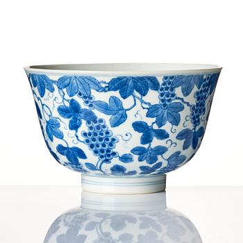 A large blue and white bowl, Qing dynasty with Tongzhi mark and of the period (1862-74).