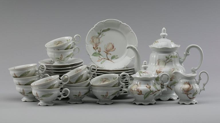 KAFFESERVIS, 27 delar "Magnolia" Hutschenreuther, 1900-talets andra hälft, porslin.