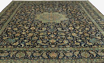 A carpet, Kashan, ca 479 x 345 cm.