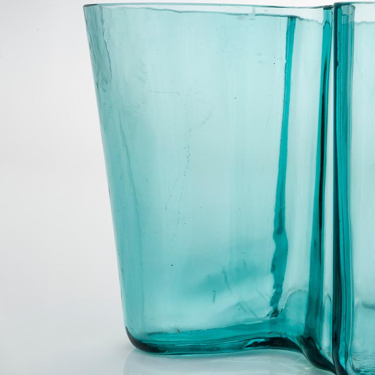 Alvar Aalto, A '9750' vase Karhula Glassworks in production 1937-1949.