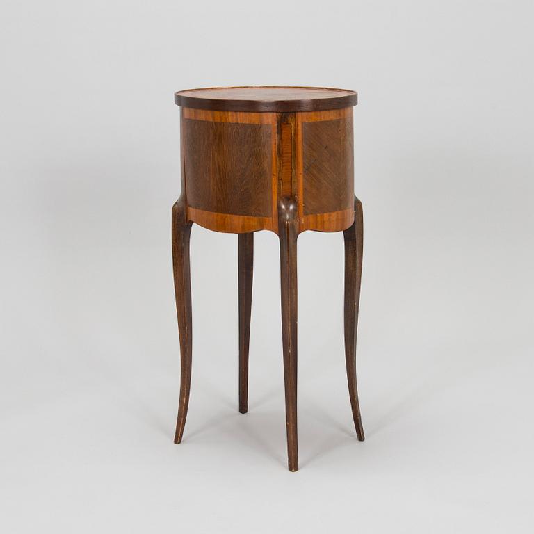 An early 20th century sidetable.