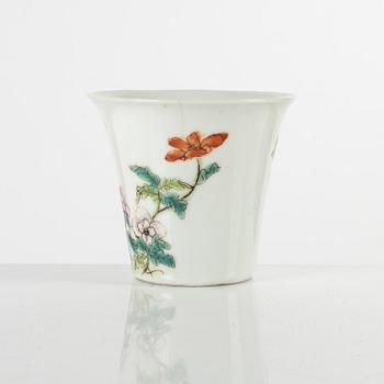 A famille rose wine cup, Qing dynasty (1644-1912).