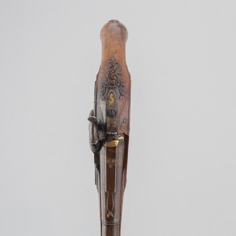 Slaglåspistoler, ett par, ändrade från flintlås,  Nusbaum Stockholm, 1700-talets mitt.
