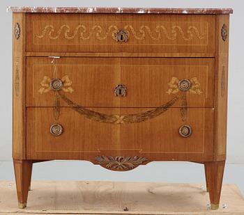 BYRÅ, gustaviansk stil 1900-talets mitt.