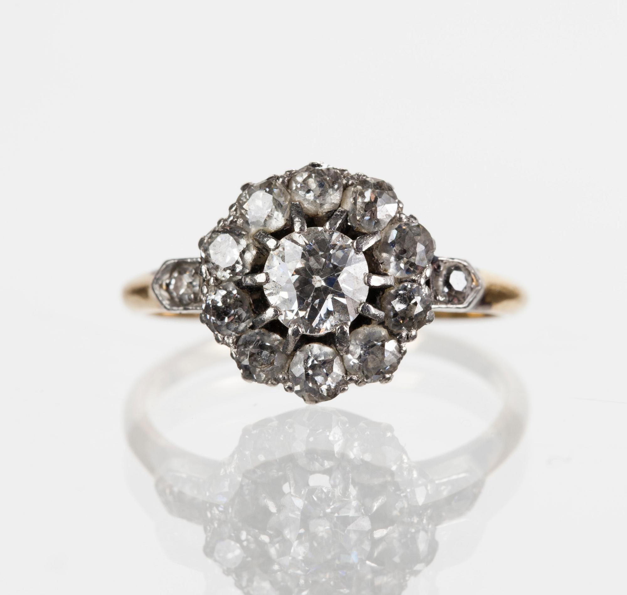 RING, guld 14k, ostämplad, 13 gammalslipade diamanter, totalt vikt ca 1,50 ct.